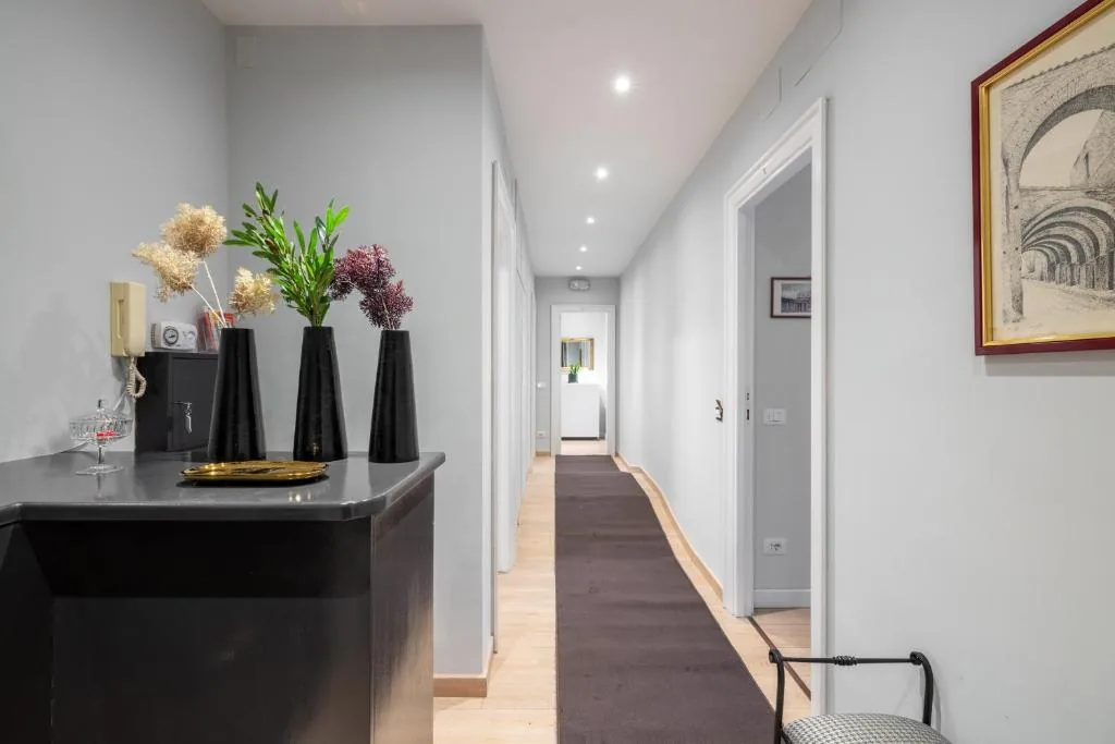 Shared hallway with a reception desk and doors to the rooms